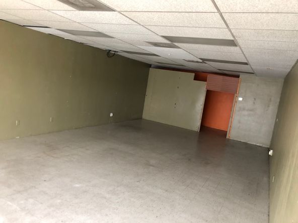 Retail Space Available on SWC of Clinton/Cedar in Fresno, CA: 4122 E Clinton Avenue, Fresno, CA 93703